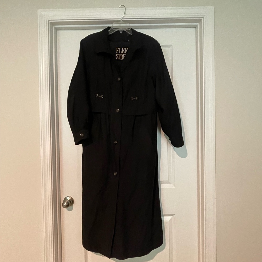 Women’s knee length lined coat Size 12